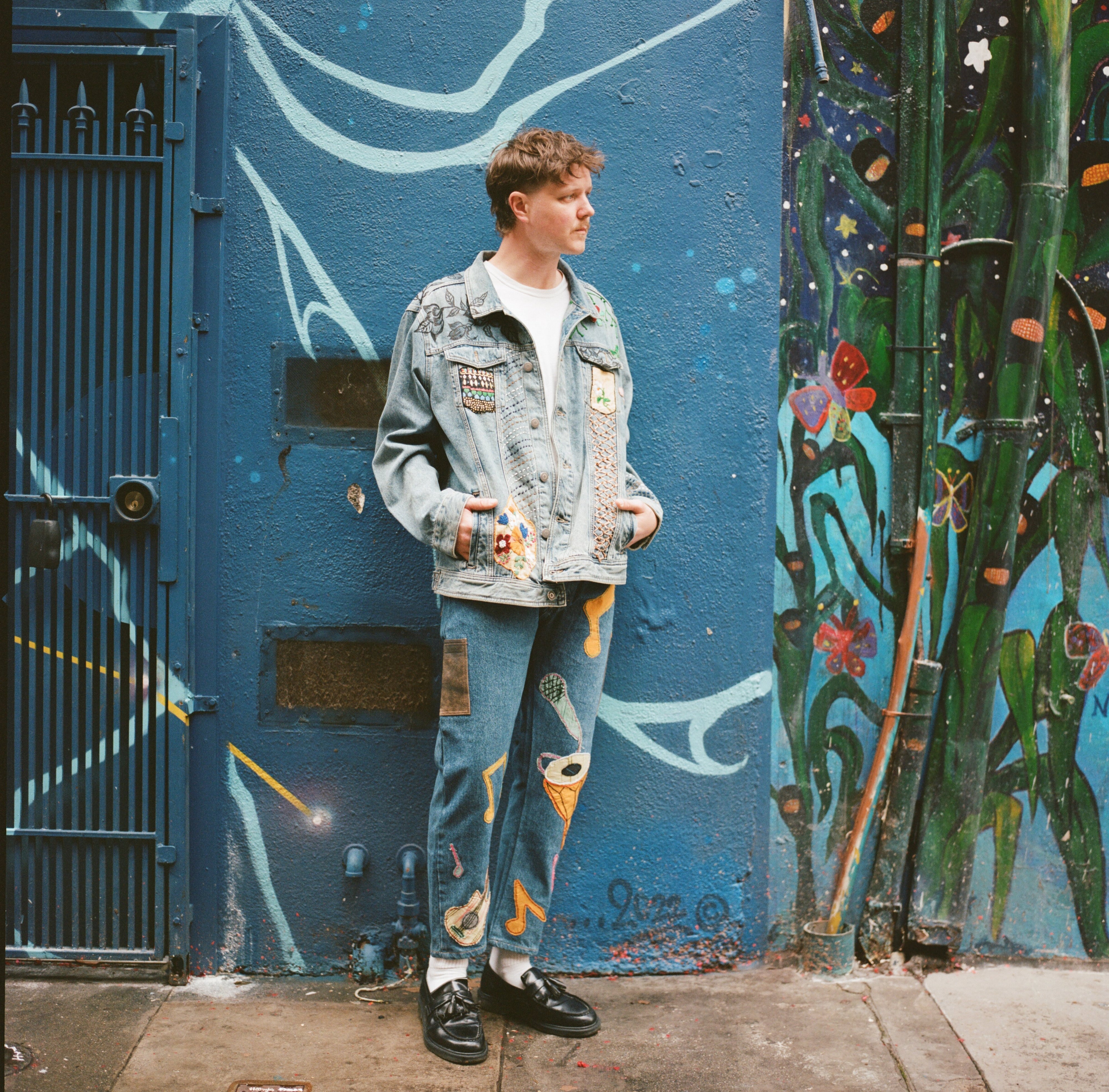 Street Style Denim Jacket With Flowers Go Vols